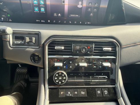Used 2025 Nissan Armada PRO-4X w/ Pro-4X Premium Package AWD/4WD image 28