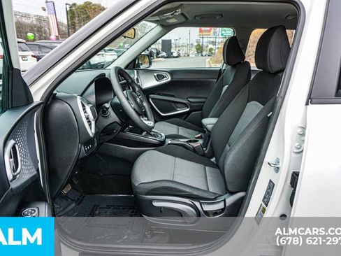 Used 2025 Kia Soul LX image 21