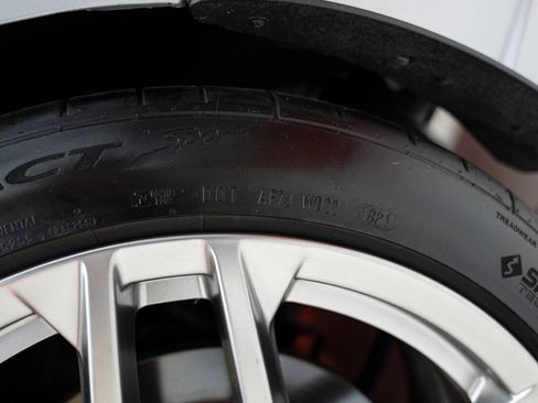 Used 2013 Ford Mustang Shelby GT500 RWD image 32