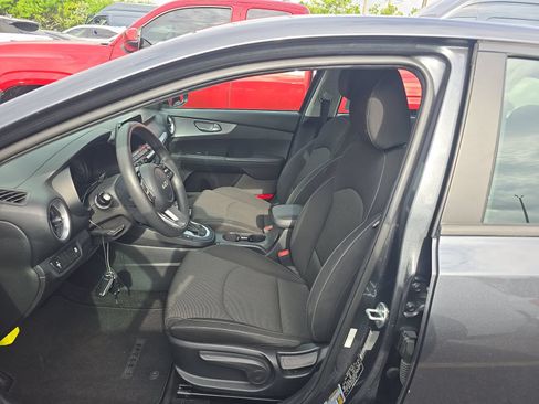 Used 2022 Kia Forte LXS FWD image 10