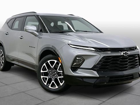 Used 2025 Chevrolet Blazer RS image 2