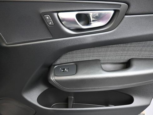 Certified 2023 Volvo XC60 B5 Core image 11