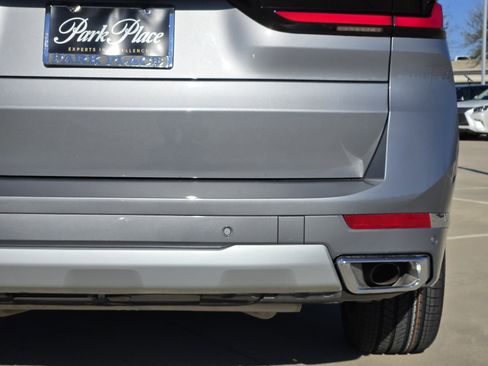 Used 2024 BMW X7 xDrive40i image 15