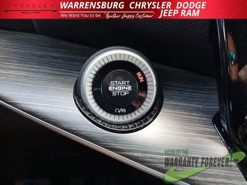 Used 2024 Jeep Wagoneer Series II AWD/4WD image 29