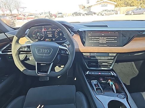 Used 2023 Audi e-tron GT Premium Plus image 2