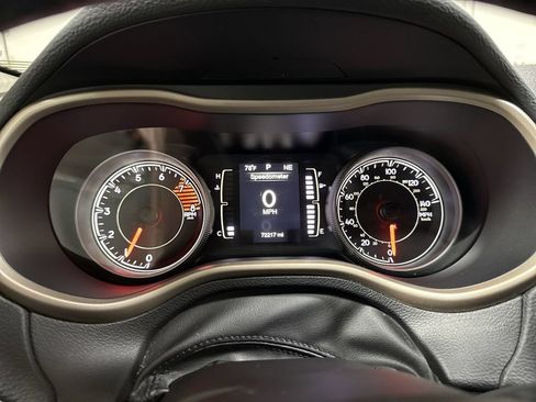 Used 2016 Jeep Cherokee Latitude w/ Cold Weather Group AWD/4WD image 12