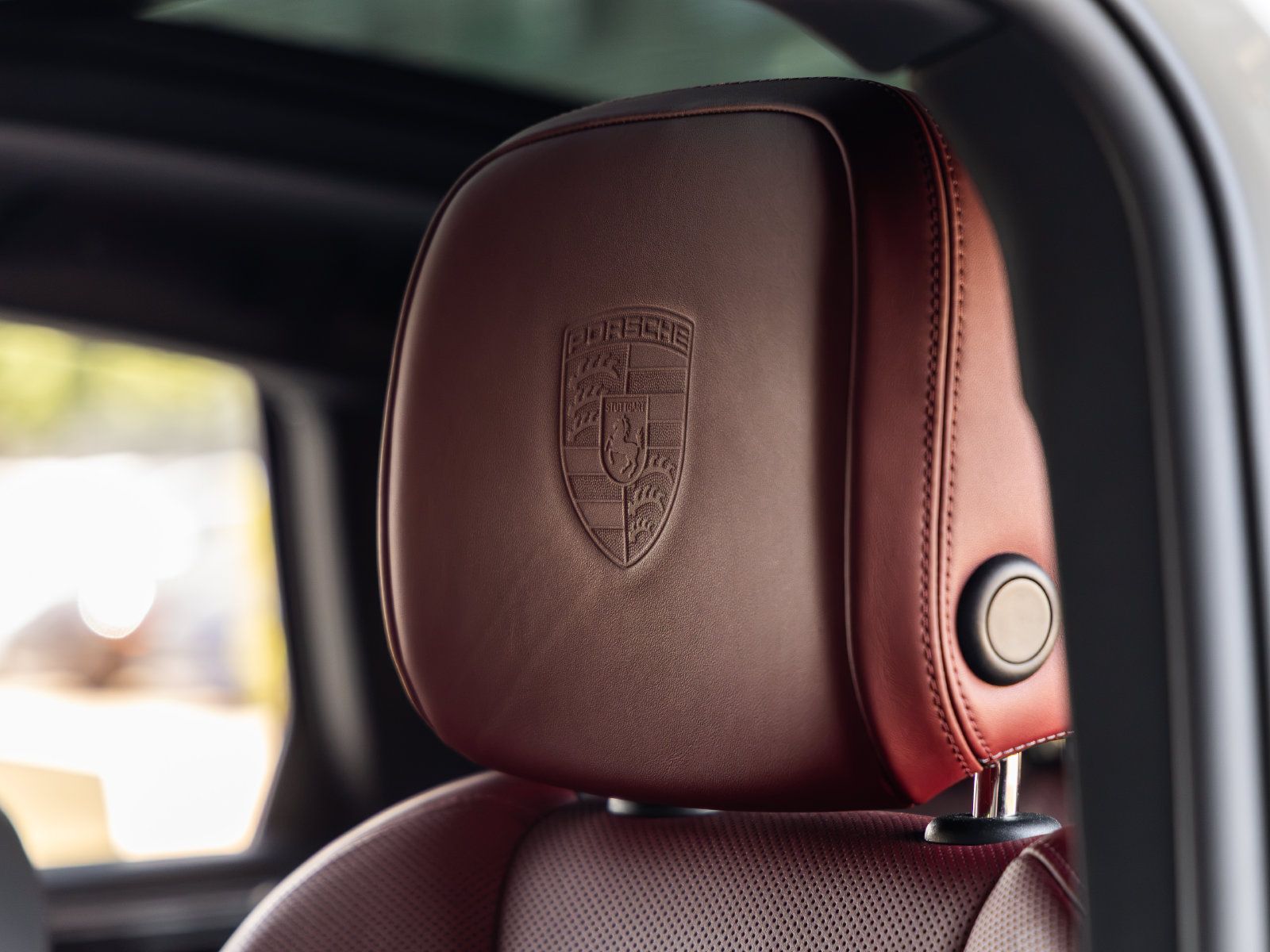 Certified 2023 Porsche Macan AWD/4WD image 27