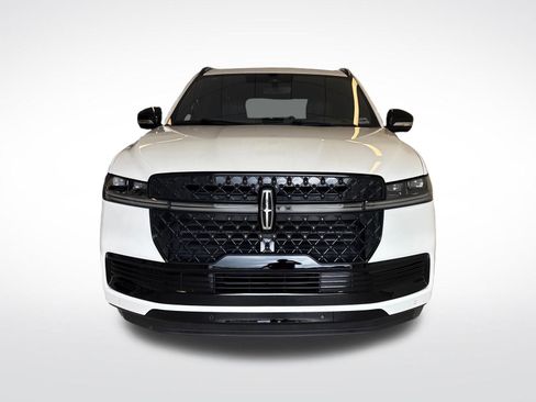 Certified 2025 Lincoln Navigator L Reserve w/ Jet Appearance Package AWD/4WD image 5