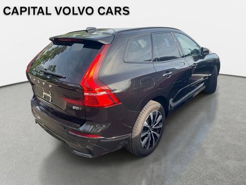 Used 2025 Volvo XC60 B5 Core AWD/4WD image 3