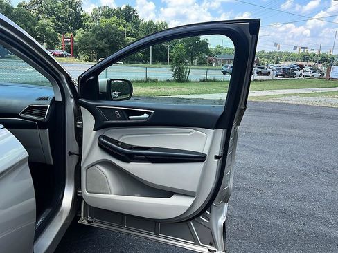 Used 2018 Ford Edge Titanium w/ Equipment Group 301A FWD image 34
