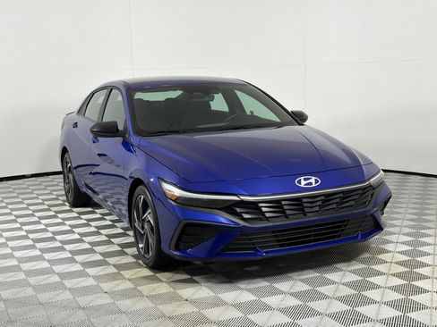 Used 2025 Hyundai Elantra Sport FWD image 3