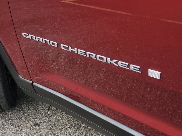 Used 2023 Jeep Grand Cherokee L Limited AWD/4WD image 32