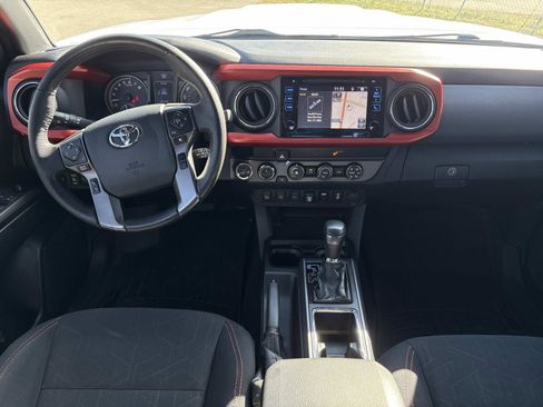 Used 2019 Toyota Tacoma TRD Sport w/ Technology Package image 28