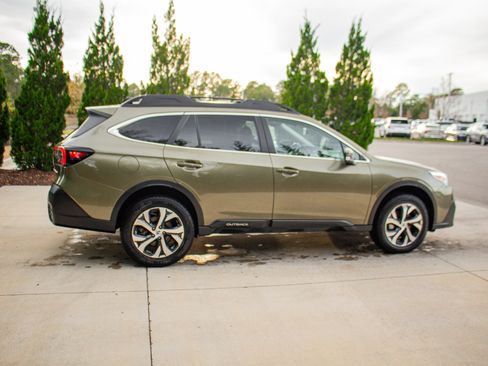Used 2022 Subaru Outback Limited image 11