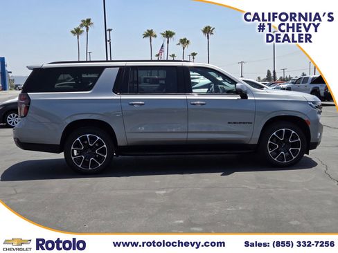 Used 2023 Chevrolet Suburban RST w/ Luxury Package AWD/4WD image 8