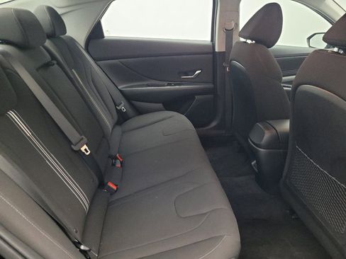 Used 2025 Hyundai Elantra SEL image 19