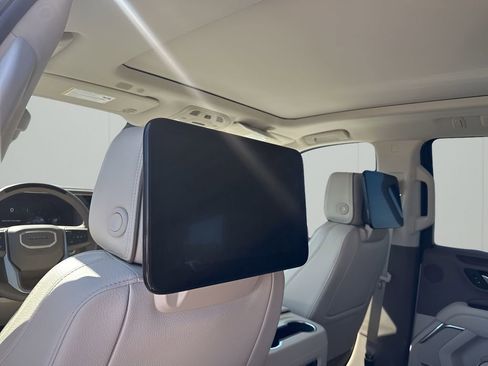 Used 2024 GMC Yukon Denali w/ Denali Reserve Package image 21