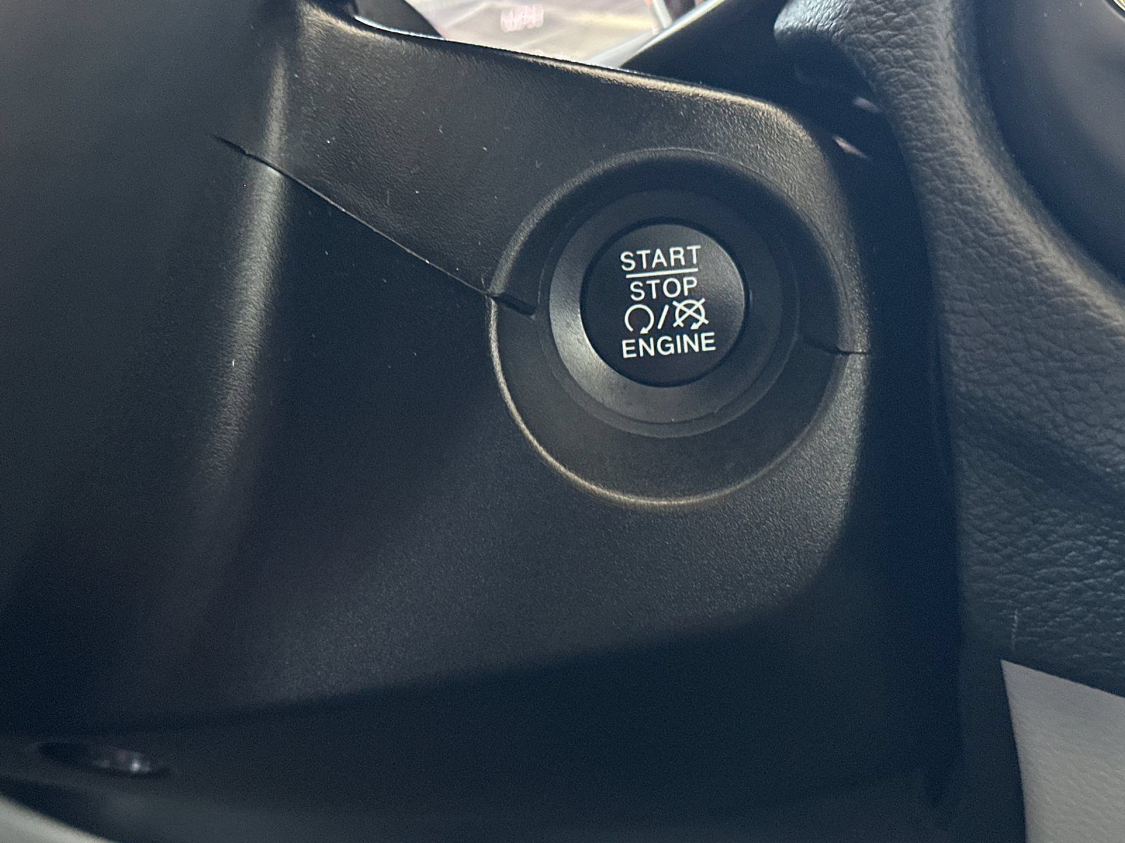 Used 2018 Jeep Compass Latitude w/ Popular Equipment Group FWD image 21