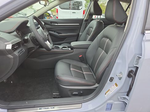 New 2025 Nissan Altima 2.5 SR image 10