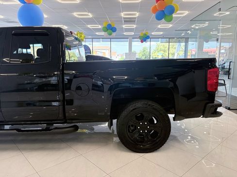 Used 2017 Chevrolet Silverado 1500 LT w/ Midnight Edition AWD/4WD image 7
