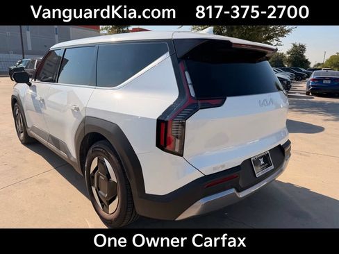 Certified 2024 Kia EV9 Light Long Range RWD image 2