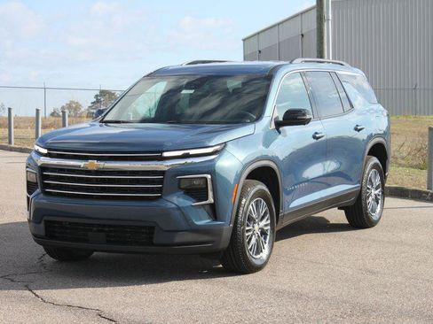 New 2026 Chevrolet Traverse LT w/ Enhanced Driving Package image 2