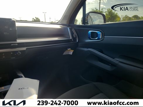 New 2026 Kia Sorento LX FWD image 17
