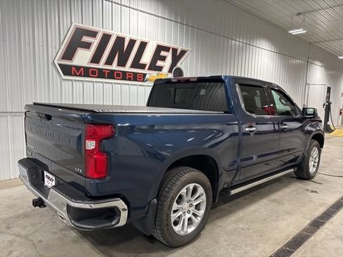 Used 2022 Chevrolet Silverado 1500 LTZ w/ LTZ Premium Package AWD/4WD image 11