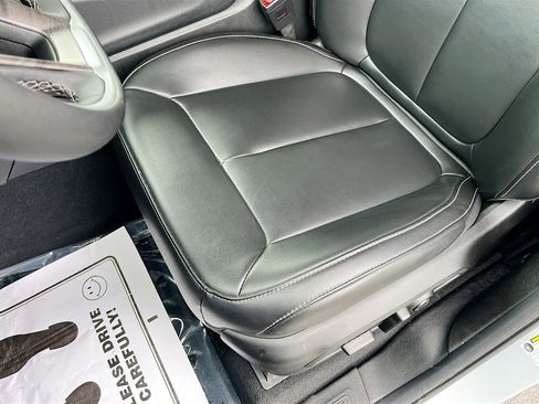 Certified 2025 Jeep Grand Cherokee L Limited w/ Black Appearance Package image 19