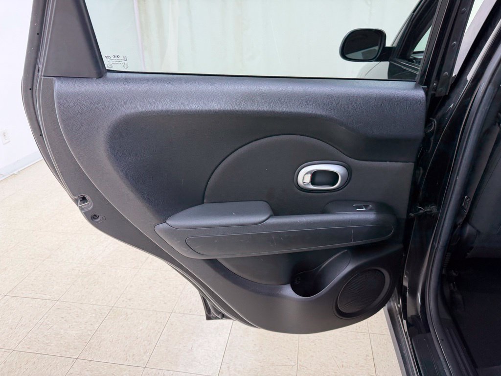 Used 2015 Kia Soul FWD image 15