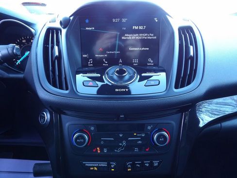 Used 2019 Ford Escape Titanium image 22