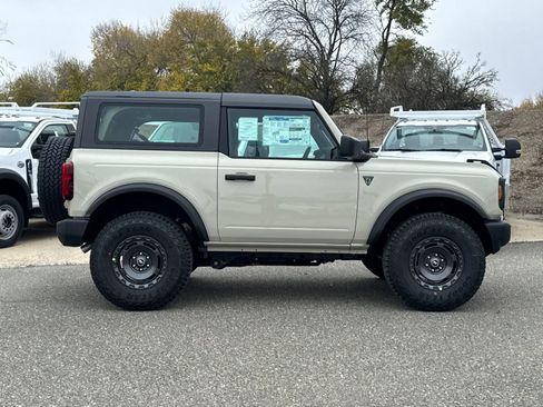 New 2025 Ford Bronco Base w/ Sasquatch Package image 2