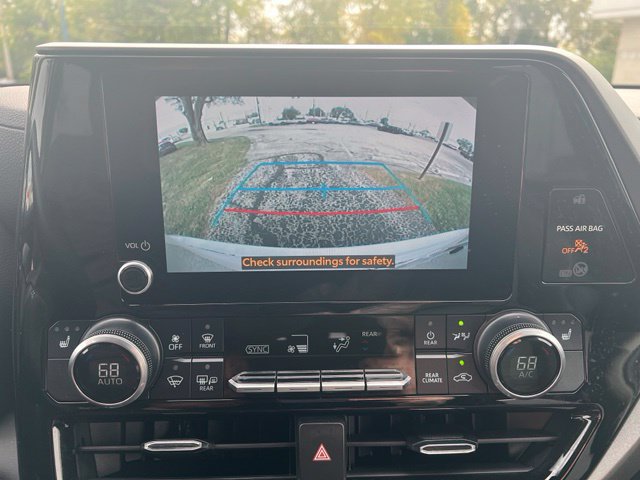 Used 2023 Toyota Highlander XLE FWD image 17
