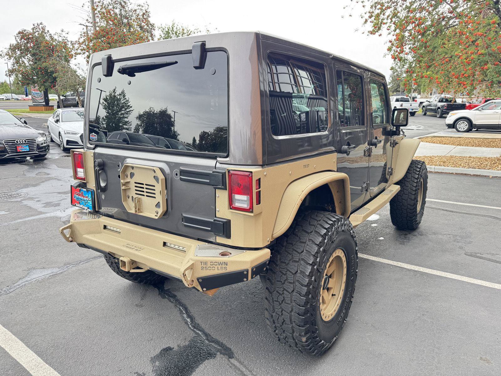 Used 2016 Jeep Wrangler Unlimited Rubicon w/ Connectivity Group AWD/4WD image 5