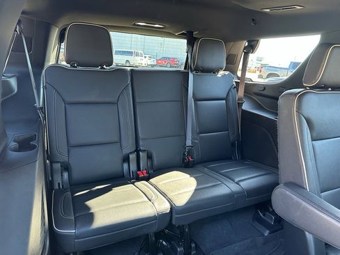 Used 2023 GMC Yukon SLT w/ SLT Premium Package image 27