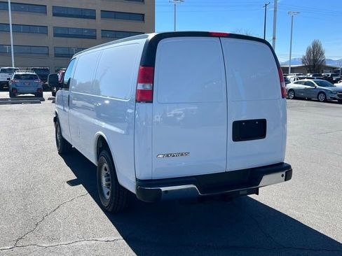 Used 2022 Chevrolet Express 2500 w/ Driver Convenience Package image 12