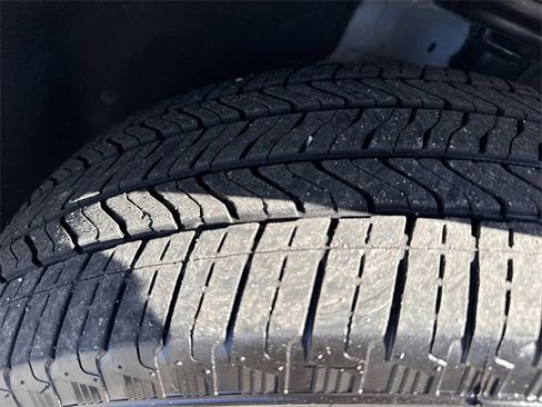 Used 2025 Chevrolet Traverse LT image 46