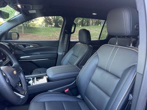 Used 2025 Chevrolet Traverse High Country FWD image 13