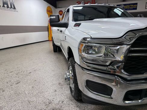 Used 2024 RAM 3500 Tradesman w/ Chrome Appearance Group AWD/4WD image 14