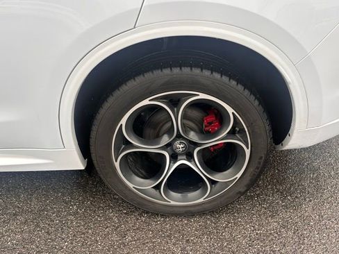 Used 2022 Alfa Romeo Stelvio Veloce image 20