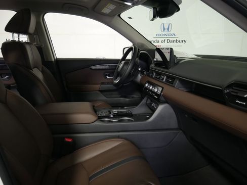 Used 2025 Honda Pilot Elite image 6