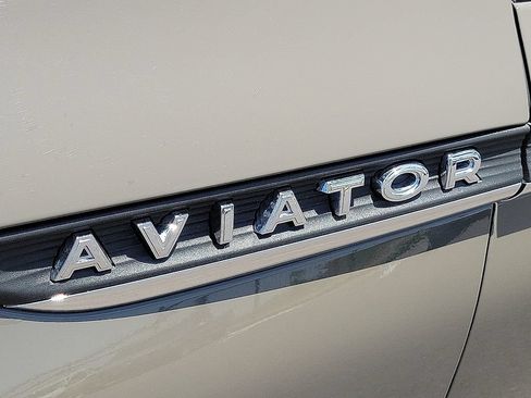 Used 2025 Lincoln Aviator 2WD image 9