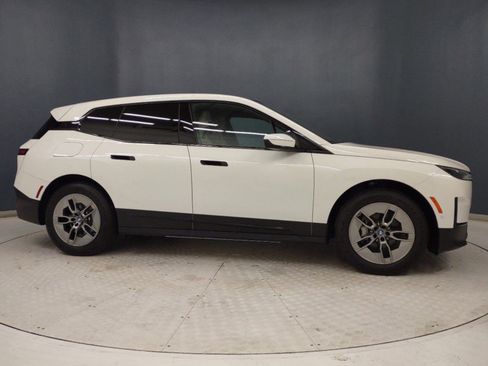 Used 2023 BMW iX xDrive50 image 7