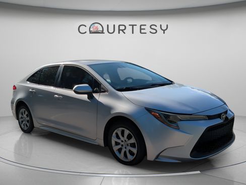 Used 2021 Toyota Corolla LE FWD image 9