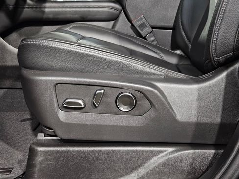 Used 2025 GMC Yukon Denali image 23