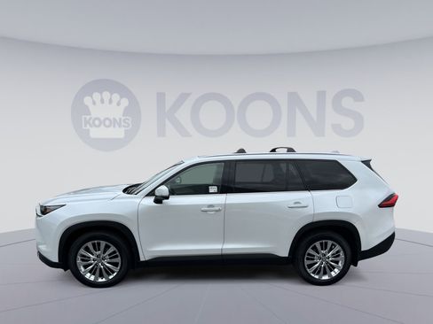 Used 2024 Toyota Grand Highlander AWD image 2