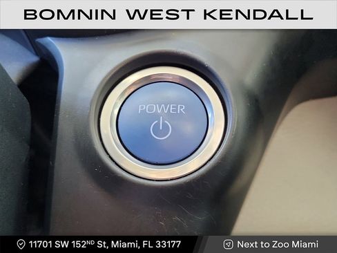 Used 2024 Toyota Sienna Limited image 19