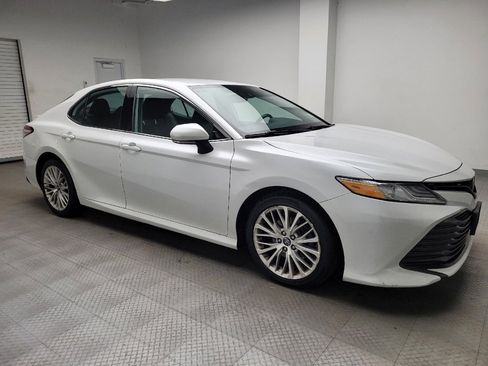 Used 2019 Toyota Camry XLE image 11