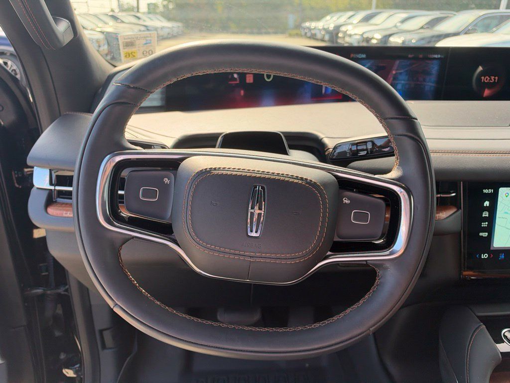 Used 2025 Lincoln Navigator Black Label AWD/4WD image 17