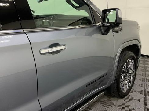 Used 2026 GMC Sierra 1500 Denali Ultimate w/ LPO, Black Badging Package AWD/4WD image 9